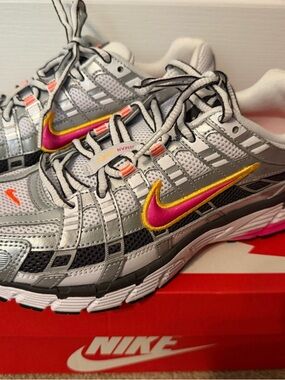 Nike Women’s Silver Trainers with Pink & Gold Swoosh P-6000